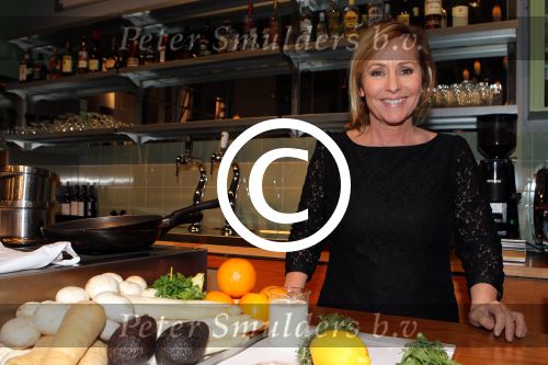 Amsterdam Duivendrecht 25 april 2012
Leontine Borsato en Angela Groothuizen koken tegen elkaar ivm 2x per dag groete en fruit campagne.
Peter Smulders bv