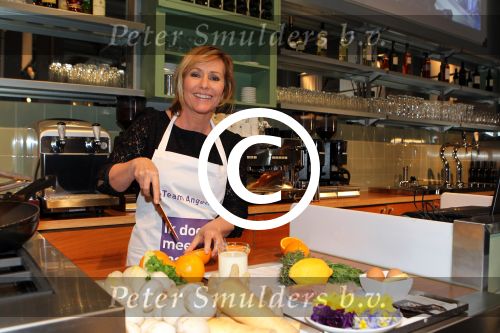 Amsterdam Duivendrecht 25 april 2012
Leontine Borsato en Angela Groothuizen koken tegen elkaar ivm 2x per dag groete en fruit campagne.
Peter Smulders bv