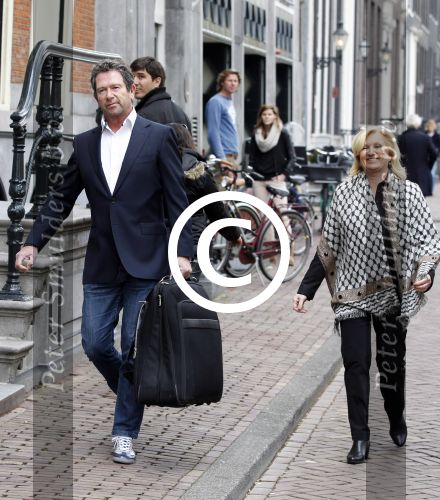 Amsterdam 24 april 2012
Presentatie l Homo met Linda de Mol en op de cover kussend Thijs Romer en Tygo Gernandt. Anita Meyer met ex Ton de Leeuwe
Peter Smulders bv