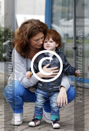 Nieuwegein 26 april 2012
Barbara Barend en haar zoon Seb bij presentatie fiets waarvan gedeelt opbrengst naar MKI gaat.
Peter Smulders bv