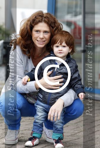 Nieuwegein 26 april 2012
Barbara Barend en haar zoon Seb bij presentatie fiets waarvan gedeelt opbrengst naar MKI gaat.
Peter Smulders bv