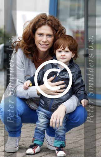 Nieuwegein 26 april 2012
Barbara Barend en haar zoon Seb bij presentatie fiets waarvan gedeelt opbrengst naar MKI gaat.
Peter Smulders bv