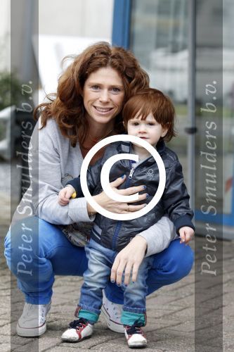 Nieuwegein 26 april 2012
Barbara Barend en haar zoon Seb bij presentatie fiets waarvan gedeelt opbrengst naar MKI gaat.
Peter Smulders bv