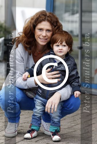 Nieuwegein 26 april 2012
Barbara Barend en haar zoon Seb bij presentatie fiets waarvan gedeelt opbrengst naar MKI gaat.
Peter Smulders bv