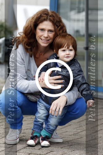 Nieuwegein 26 april 2012
Barbara Barend en haar zoon Seb bij presentatie fiets waarvan gedeelt opbrengst naar MKI gaat.
Peter Smulders bv