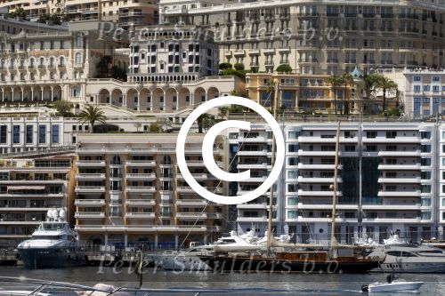 Monaco 7 mei 2012
Connie Breukhoven en haar nieuwe vriend Ben Angelier vier met zijn kinderen en vrienden zijn 60e verjaardag. Ze vertrekken bij zijn huis / appartement met rolls royce cabrio.
Peter Smulders bv
