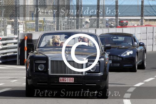 Monaco 7 mei 2012
Connie Breukhoven en haar nieuwe vriend Ben Angelier vier met zijn kinderen en vrienden zijn 60e verjaardag. Ze vertrekken bij zijn huis / appartement met rolls royce cabrio.
Peter Smulders bv