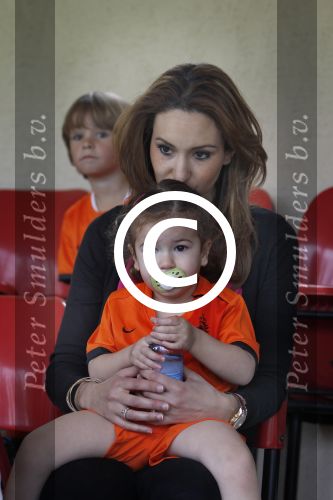 Lausanne, 17 en 18 Mei 2012
Trainingskamp Nederlands elftal op weg naar EK 2012
Robin v Persie samen met zijn vrouw Bouchra v Persie en hun kinderen
Foto Peter Smulders BV