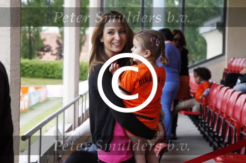 Lausanne, 17 en 18 Mei 2012
Trainingskamp Nederlands elftal op weg naar EK 2012
Robin v Persie samen met zijn vrouw Bouchra v Persie en hun kinderen
Foto Peter Smulders BV