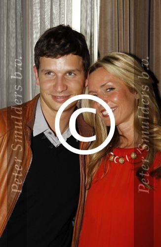 Amsterdam, 3 Mei 2012 Presentatie Nieuw Magazine RAFAEL in Cafe Vak zuid, Olympisch Stadion.
Candy Dulfer met partner
Foto Peter Smulders BV