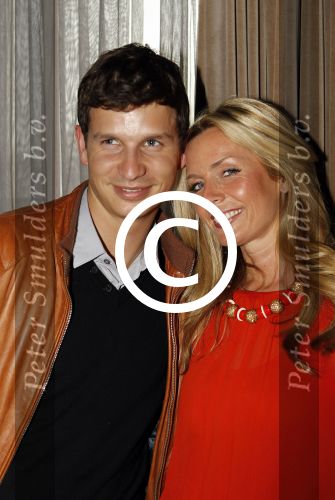 Amsterdam, 3 Mei 2012 Presentatie Nieuw Magazine RAFAEL in Cafe Vak zuid, Olympisch Stadion.
Candy Dulfer met partner
Foto Peter Smulders BV