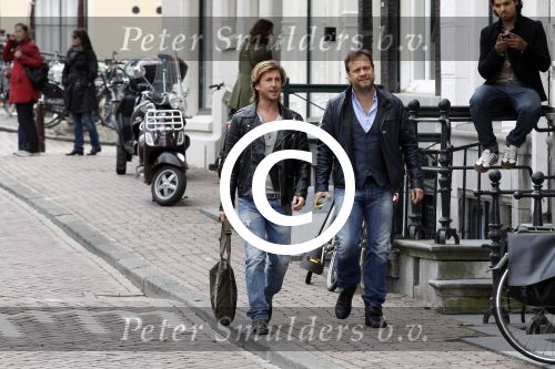 Amsterdam 24 april 2012
Presentatie l Homo met Linda de Mol en op de cover kussend Thijs Romer en Tygo Gernandt. Carlo Boszhard met vriend
Peter Smulders bv