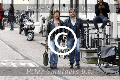 Amsterdam 24 april 2012
Presentatie l Homo met Linda de Mol en op de cover kussend Thijs Romer en Tygo Gernandt. Carlo Boszhard met vriend
Peter Smulders bv