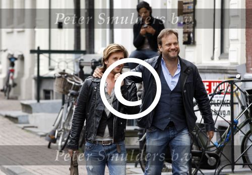 Amsterdam 24 april 2012
Presentatie l Homo met Linda de Mol en op de cover kussend Thijs Romer en Tygo Gernandt. Carlo Boszhard met vriend
Peter Smulders bv