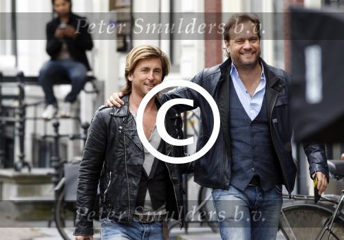 Amsterdam 24 april 2012
Presentatie l Homo met Linda de Mol en op de cover kussend Thijs Romer en Tygo Gernandt. Carlo Boszhard met vriend
Peter Smulders bv