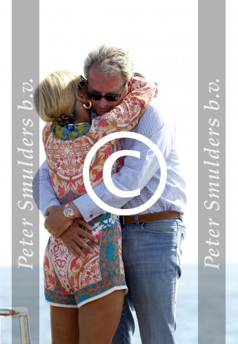 Cannes 10 mei 2012
Connie Breukhoven met haar nieuwe vriend Ben Angelier bij de strandtent van het Carlton Hotel in Cannes.
Peter Smulders bv