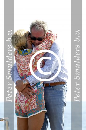 Cannes 10 mei 2012
Connie Breukhoven met haar nieuwe vriend Ben Angelier bij de strandtent van het Carlton Hotel in Cannes.
Peter Smulders bv