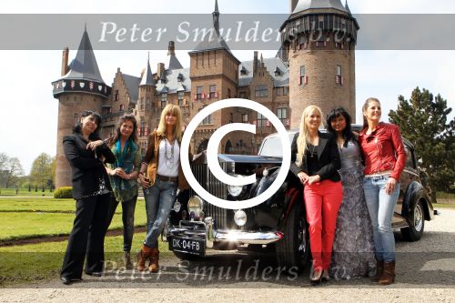 Haarzuilens 25 april 2012
Presentatie expositie trouwjurken van div bn ers waaronder Daphne Deckers, Frans en Mariska Bauer, Thierry Duval en Belinda Meuldijk, Laura Fyji met man Kristel Hoekstra met zoon Linda Wagemakers bij kasteel de Haar.
Peter Smulders bv