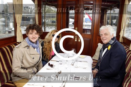 Amsterdam 20 april 2012
Jan Slagter gaat met de winnaars van het songfestival 2011
Ell en Nikki uit Azerbeidzjan varen op de amsterdamse grachten.
Peter Smulders bv