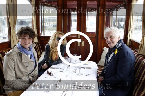 Amsterdam 20 april 2012
Jan Slagter gaat met de winnaars van het songfestival 2011
Ell en Nikki uit Azerbeidzjan varen op de amsterdamse grachten.
Peter Smulders bv