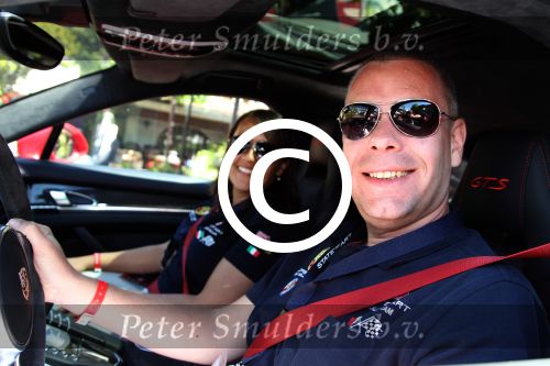 Brescia 16 en 17 mei 2012
State of Art is sponsor van de mille miglia en rijdt met div rijders in hun porsches spyder. Oa Jan Peter Balkenende Koen Wauters en jan Kees de Jager rijden mee. Tom Huyskens en zijn vrouw Eugenie Vossen
Peter Smulders bv
Peter Smulders bv