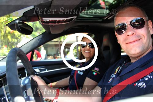 Brescia 16 en 17 mei 2012
State of Art is sponsor van de mille miglia en rijdt met div rijders in hun porsches spyder. Oa Jan Peter Balkenende Koen Wauters en jan Kees de Jager rijden mee. Tom Huyskens en zijn vrouw Eugenie Vossen
Peter Smulders bv
Peter Smulders bv