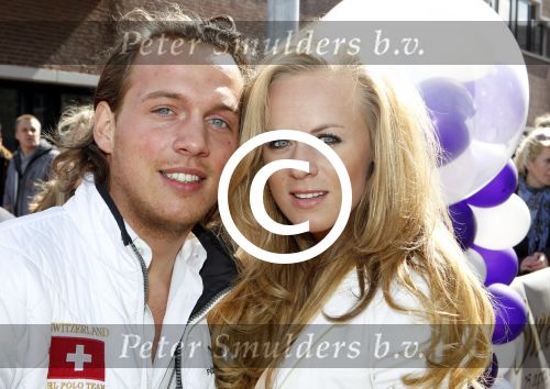 Hoofddorp 21 april 2012
Premiere sneeuwwitje in bioscoop Hoofddorp. Fleur Mignon met vriend
Peter Smulders bv
