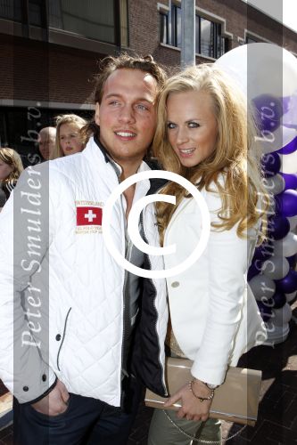 Hoofddorp 21 april 2012
Premiere sneeuwwitje in bioscoop Hoofddorp. Fleur Mignon met vriend
Peter Smulders bv