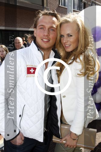 Hoofddorp 21 april 2012
Premiere sneeuwwitje in bioscoop Hoofddorp. Fleur Mignon met vriend
Peter Smulders bv
