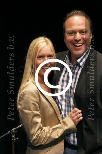 Oss, 23 April 2012
Persconferentie Frans Bauer met zijn Band voor zijn nieuwe tour door Nederland
Op de foto Frans Bauer met zijn echtgenote Mariska Bauer
Foto Peter Smulders BV
