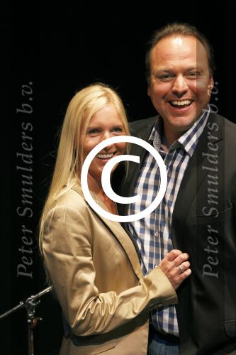 Oss, 23 April 2012
Persconferentie Frans Bauer met zijn Band voor zijn nieuwe tour door Nederland
Op de foto Frans Bauer met zijn echtgenote Mariska Bauer
Foto Peter Smulders BV