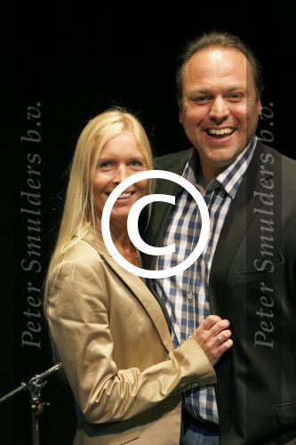Oss, 23 April 2012
Persconferentie Frans Bauer met zijn Band voor zijn nieuwe tour door Nederland
Op de foto Frans Bauer met zijn echtgenote Mariska Bauer
Foto Peter Smulders BV