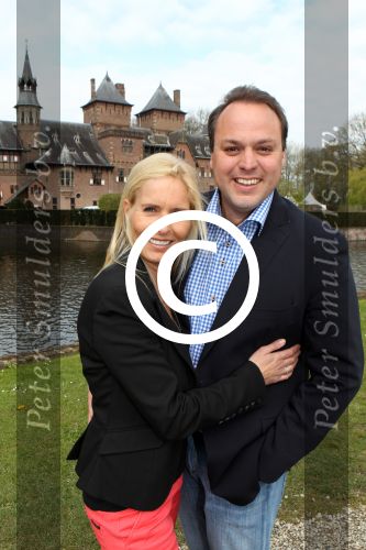Haarzuilens 25 april 2012
Presentatie expositie trouwjurken van div bn ers waaronder Daphne Deckers, Frans en Mariska Bauer, Thierry Duval en Belinda Meuldijk, Laura Fyji met man Kristel Hoekstra met zoon Linda Wagemakers bij kasteel de Haar.
Peter Smulders bv