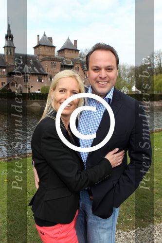Haarzuilens 25 april 2012
Presentatie expositie trouwjurken van div bn ers waaronder Daphne Deckers, Frans en Mariska Bauer, Thierry Duval en Belinda Meuldijk, Laura Fyji met man Kristel Hoekstra met zoon Linda Wagemakers bij kasteel de Haar.
Peter Smulders bv