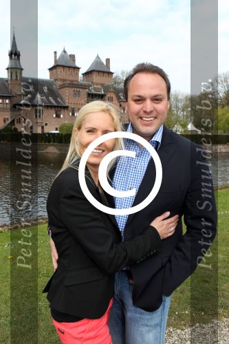 Haarzuilens 25 april 2012
Presentatie expositie trouwjurken van div bn ers waaronder Daphne Deckers, Frans en Mariska Bauer, Thierry Duval en Belinda Meuldijk, Laura Fyji met man Kristel Hoekstra met zoon Linda Wagemakers bij kasteel de Haar.
Peter Smulders bv
