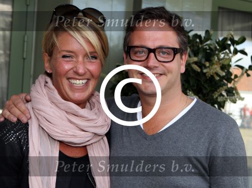 Edam Volendam 12 mei 2012
Trouwen Annemarie Hoek en Simon Keizer in Dam hotel in Edam. Guus Meeuwis en Valerie
Peter Smulders bv