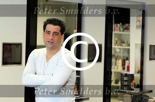 Hoofddorp 14 mei 2012
Kapper Hanni Hanna knipt Fajah lourens. Hanni knipt vele voetballers en bn ers.
Peter Smulders bv