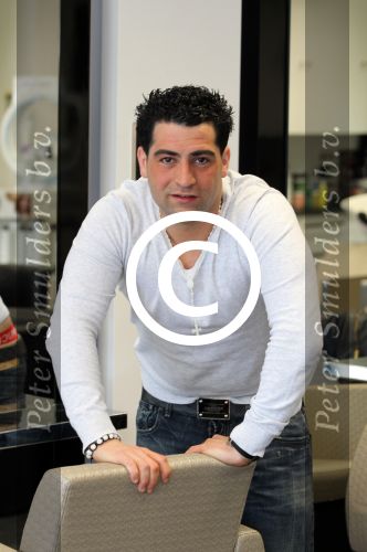 Hoofddorp 14 mei 2012
Kapper Hanni Hanna knipt Fajah lourens. Hanni knipt vele voetballers en bn ers.
Peter Smulders bv