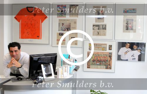 Hoofddorp 14 mei 2012
Kapper Hanni Hanna knipt Fajah lourens. Hanni knipt vele voetballers en bn ers.
Peter Smulders bv