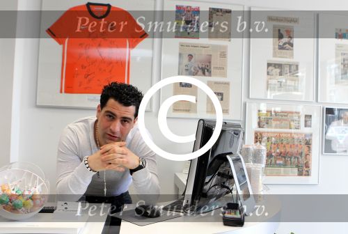 Hoofddorp 14 mei 2012
Kapper Hanni Hanna knipt Fajah lourens. Hanni knipt vele voetballers en bn ers.
Peter Smulders bv