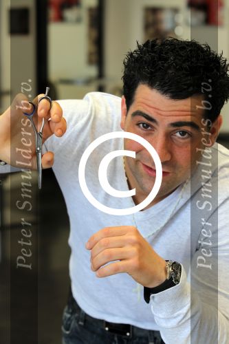 Hoofddorp 14 mei 2012
Kapper Hanni Hanna knipt Fajah lourens. Hanni knipt vele voetballers en bn ers.
Peter Smulders bv