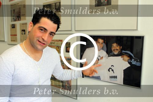 Hoofddorp 14 mei 2012
Kapper Hanni Hanna knipt Fajah lourens. Hanni knipt vele voetballers en bn ers.
Peter Smulders bv