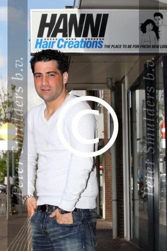 Hoofddorp 14 mei 2012
Kapper Hanni Hanna knipt Fajah lourens. Hanni knipt vele voetballers en bn ers.
Peter Smulders bv