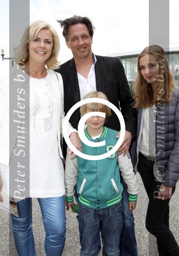 Hoofddorp 21 april 2012
Premiere sneeuwwitje in bioscoop Hoofddorp. Irene Moors met man Barry en kinderen
Peter Smulders bv