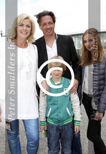 Hoofddorp 21 april 2012
Premiere sneeuwwitje in bioscoop Hoofddorp. Irene Moors met man Barry en kinderen
Peter Smulders bv