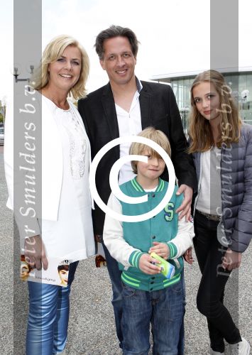 Hoofddorp 21 april 2012
Premiere sneeuwwitje in bioscoop Hoofddorp. Irene Moors met man Barry en kinderen
Peter Smulders bv
