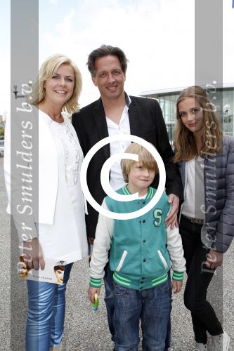 Hoofddorp 21 april 2012
Premiere sneeuwwitje in bioscoop Hoofddorp. Irene Moors met man Barry en kinderen
Peter Smulders bv