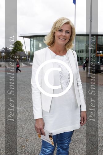 Hoofddorp 21 april 2012
Premiere sneeuwwitje in bioscoop Hoofddorp. Irene Moors met man Barry en kinderen
Peter Smulders bv