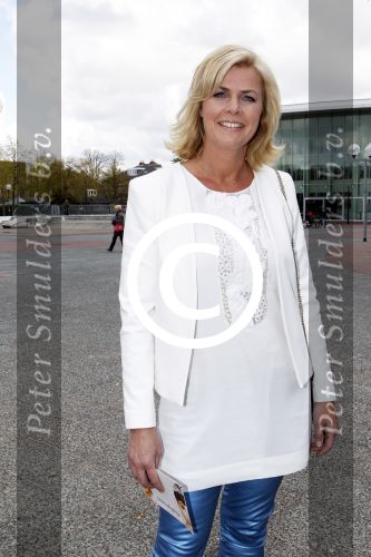 Hoofddorp 21 april 2012
Premiere sneeuwwitje in bioscoop Hoofddorp. Irene Moors met man Barry en kinderen
Peter Smulders bv
