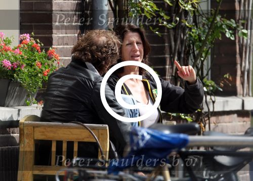 Amsterdam 9 mei 2012
Isa Hoes met een vriend voor haar huis.
Peter Smulders bv